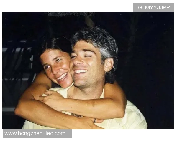 足球明星与他们的伴侣们的爱情故事与生活点滴揭秘 足球明星与他们的伴侣们的爱情故事与生活点滴揭秘