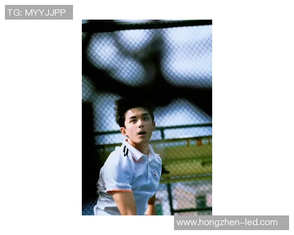 吴磊踢足球精彩瞬间汇总视频合集展现运动魅力与青春活力